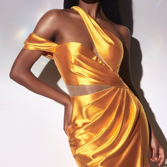 Formal dress - Picture 6 of 8